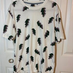 Reverse Threads Trendy White Tee with Lightning Bolt Design Sz L BJ
